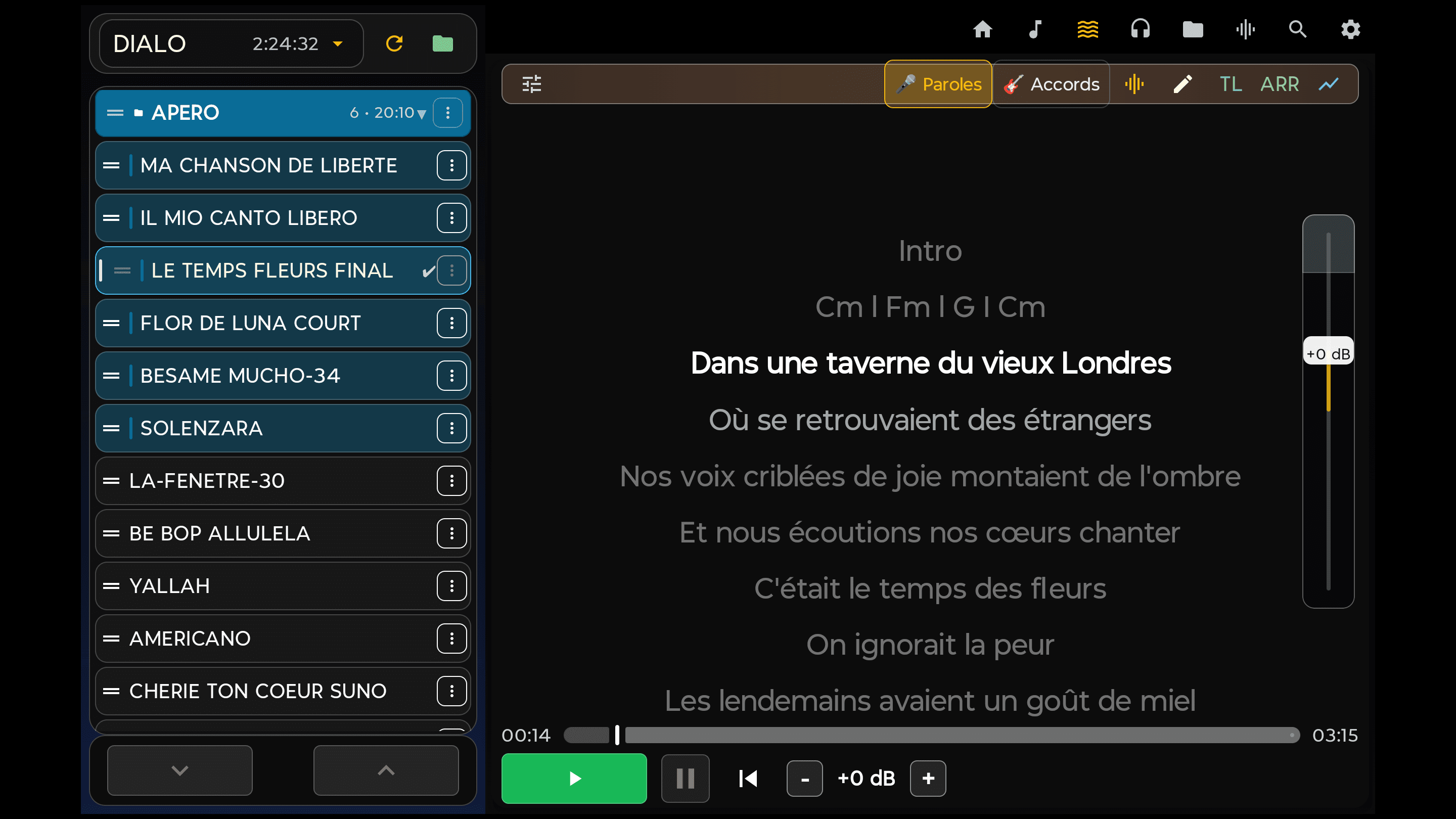 MusiMio sur tablette avec playlist, paroles synchronisées et commandes de lecture